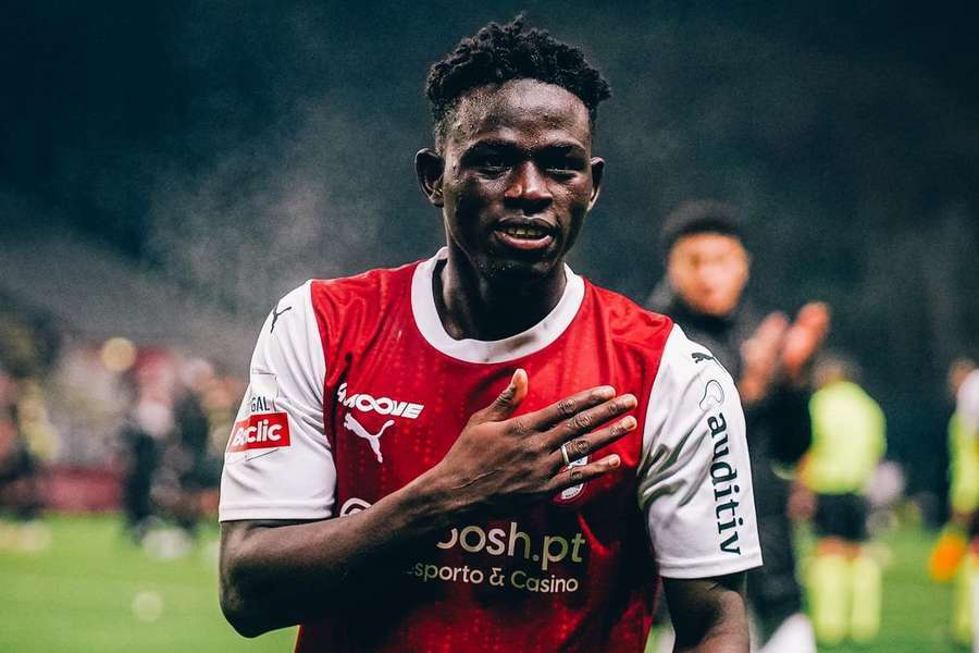 被叔叔欧塞, 首秀球员 被叔叔欧塞, 首秀球员